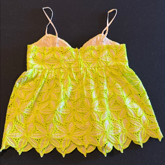 Lilly Pulitzer Neon Green Lace top. Sz 4 - Picture 6 of 6
